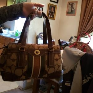 Medium Coach say hello in excellent condition